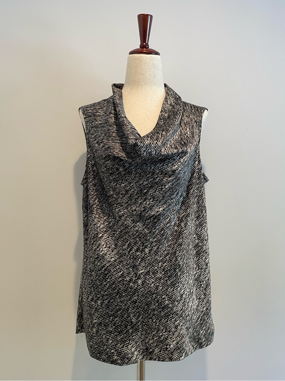 Vince Camuto Cowl Neck Sleeveless Top EUC - size XS